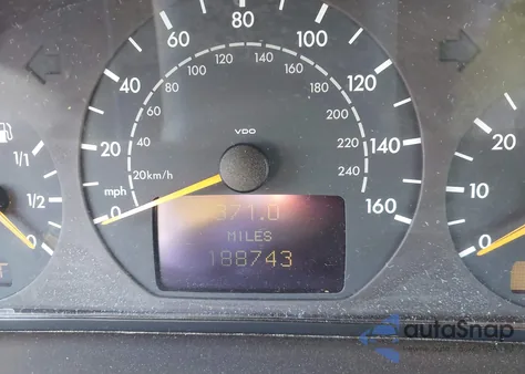 2001 Mercedes-Benz E 320 from USA, damaged, VIN WDBJF65J31B250070